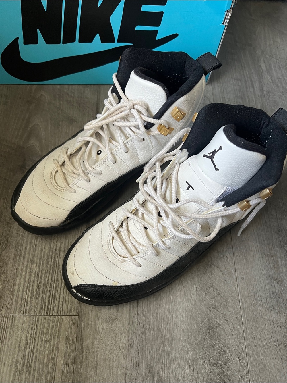 Jordan Men’s White, Black & Gold Retro Basketball Sneakers